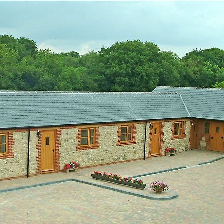 Hook Farm Cottages Роял-Вуттон-Бассетт Екстер'єр фото