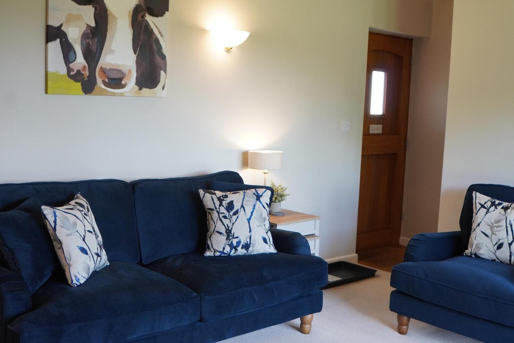 Hook Farm Cottages Роял-Вуттон-Бассетт Екстер'єр фото
